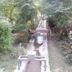 Smart flume to measure shallow water flows in farm watercourses
